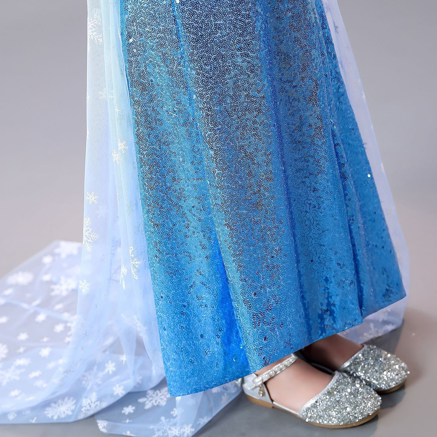 Elegant and Luxurious Frozen Elsa Princess Snow Blue Style8