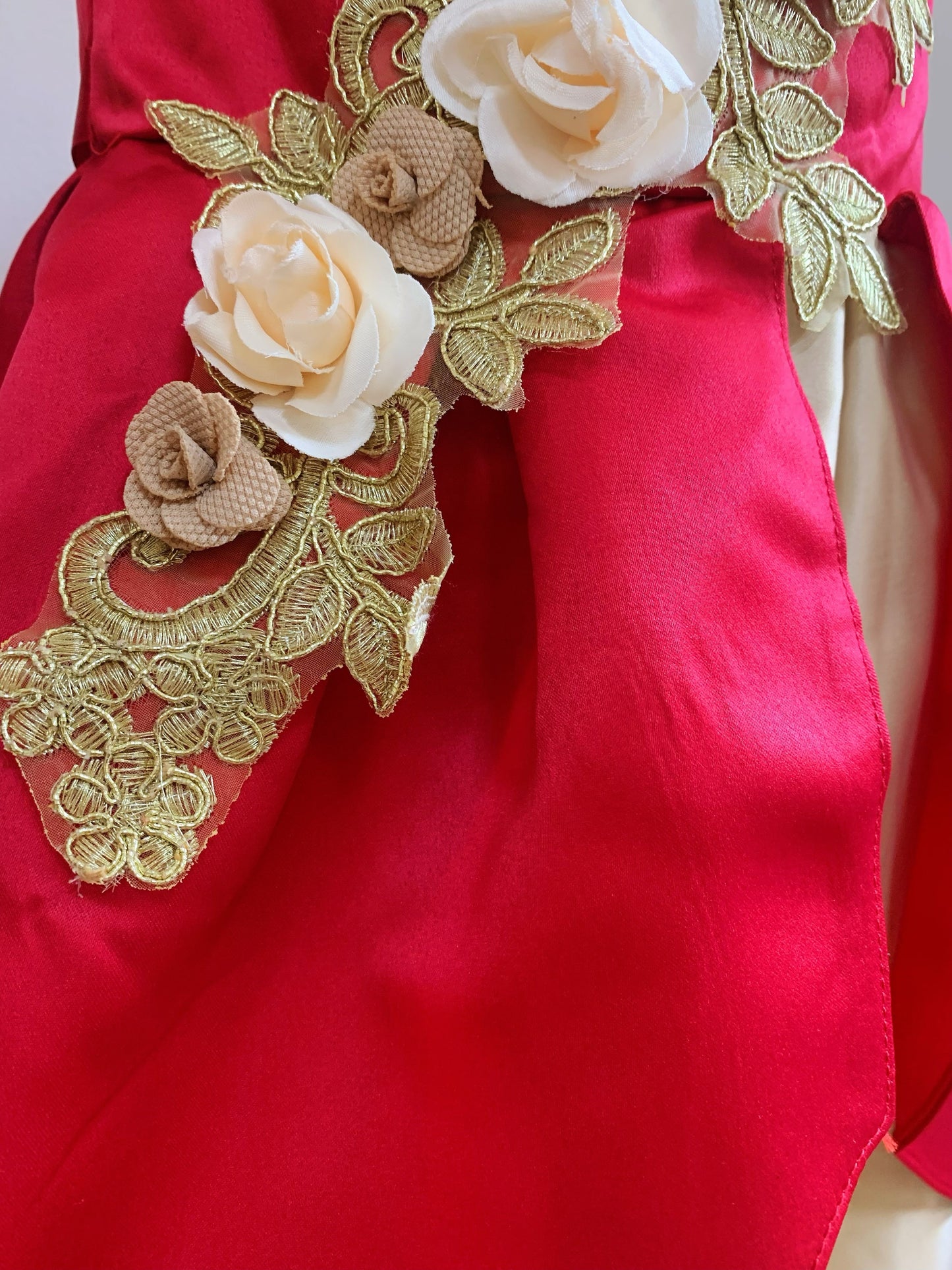 Embroidered Golden Lace Luxury Red Dresses